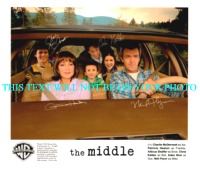 THE MIDDLE AUTOGRAPHED PHOTO, THE MIDDLE CAST SIGNED 8x10 PHOTO, THE MIDDLE STUDIO PUBLICITY PHOTO