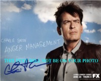 CHARLIE SHEEN AUTOGRAPHED PHOTO ANGER MANAGEMENT, CHARLIE SHEEN SIGNED 8x10 PHOTO