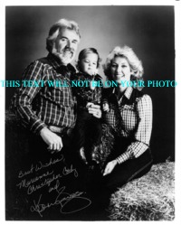 KENNY ROGERS AND FAMILY AUTOGRAPHED PHOTO, KENNY ROGERS SIGNED PHOTO, KENNY ROGERS AUTO