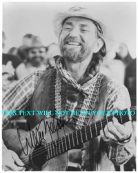 WILLIE NELSON SIGNED PHOTO, WILLIE NELSON AUTOGRAPHED PICTURE, WILLIE NELSON AUTO