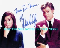 MARY TYLER MOORE AND DICK VAN DYKE AUTOGRAPHED PHOTO, MARY TYLER MOORE AND DICK VAN DYKE SIGNED PIC