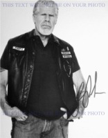 RON PERLMAN AUTOGRAPHED PHOTO SONS OF ANARCHY, RON PERLMAN SIGNED 8x10 PHOTO