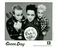 GREEN DAY GROUP SIGNED 8x10 PHOTO