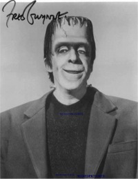 FRED GWYNNE SIGNED AUTOGRAPHED 8x10 HERMAN MUNSTER