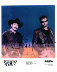 BROOKS AND DUNN SIGNED 8x10 PHOTO
