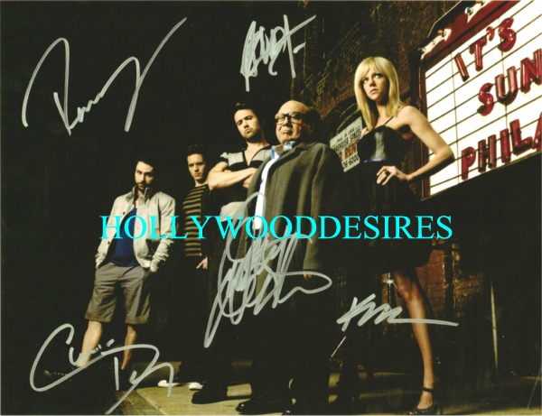 ITS ALWAYS SUNNY IN PHILADELPHIA CAST SIGNED AUTOGRAPHED 8x10 PHOTO BY 5 DANNY DeVITO KAITLIN OLSON