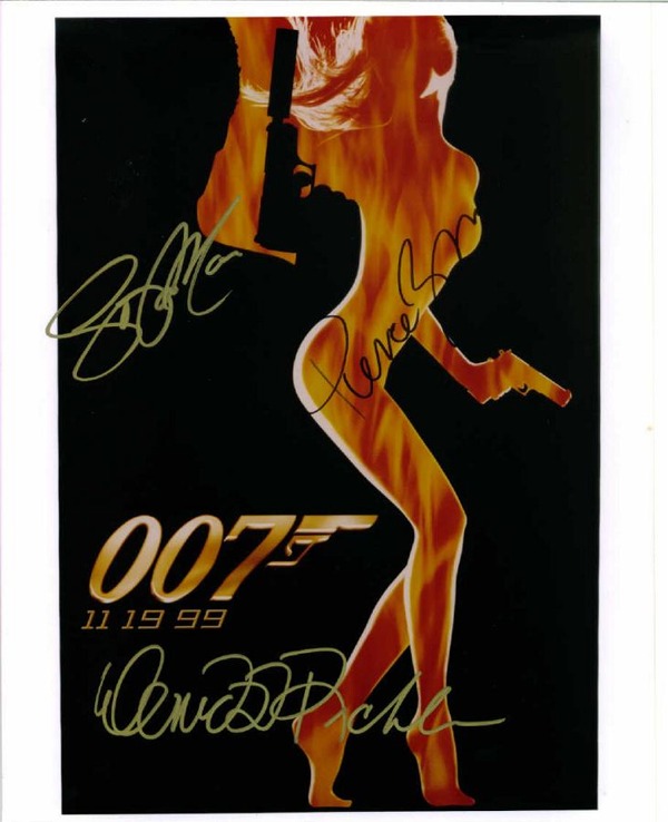 JAMES BOND 007 THE WORLD IS NOT ENOUGH CAST SIGNED PHOTO