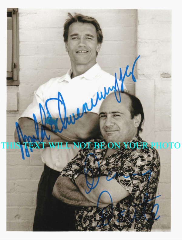 ARNOLD SCHWARZENEGGER AND DANNY DEVITO AUTOGRAPHED PHOTO, ARNOLD SCHWARZENEGGER DANNY DEVITO SIGNED