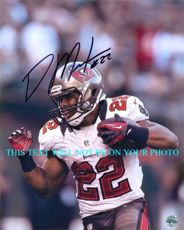 DOUG MARTIN BUCCANEERS AUTOGRAPHED PHOTO, DOUG MARTIN SIGNED PICTURE, DOUG MARTIN AUTO