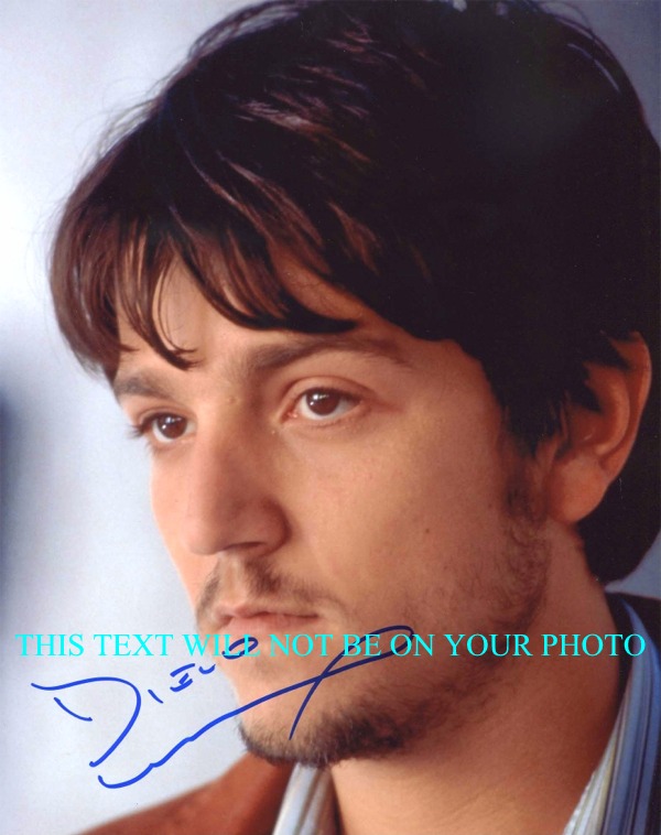 DIEGO LUNA AUTOGRAPHED PHOTO, DIEGO LUNA SIGNED, DIEGO LUNA AUTO