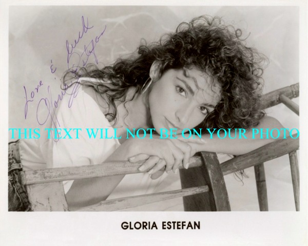 GLORIA ESTEFAN MIAMI SOUND MACHINE AUTOGRAPHED PHOTO, GLORIA ESTEFAN SIGNED PICTURE, GLORIA ESTEFAN