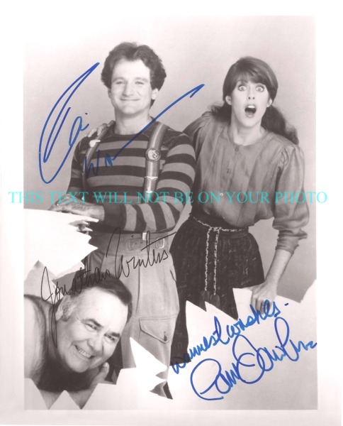 MORK AND MINDY CAST ROBIN WILLIAMS PAM DAWBER AND JONATHAN WINTERS AUTOGRAPHED 8x10 PHOTO
