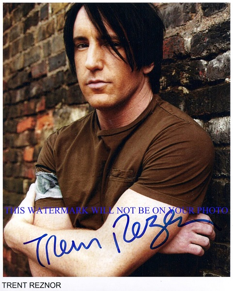TRENT REZNOR AUTOGRAPHED PHOTO, TRENT REZNOR NINE INCH NAILS SIGNED 8X10 PICTURE
