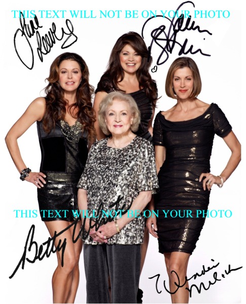 HOT IN CLEVELAND AUTOGRAPHED CAST PHOTO, HOT IN CLEVELAND SIGNED 8x10 BETTY WHITE VALERIE BERTINELLI