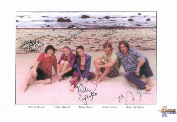 HANNAH MONTANA CAST SIGNED 8x10 PHOTO