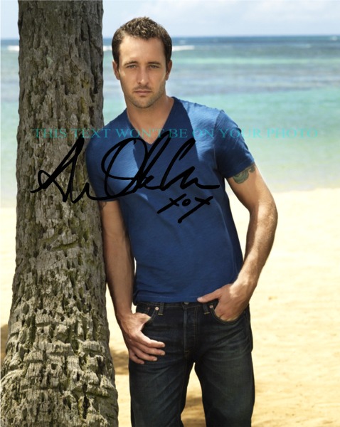 ALEX OLOUGHLIN AUTOGRAPHED PHOTO, ALEX OLOUGHLIN SEXY SIGNED 8x10 PHOTO, ALEX O LOUGHLIN HAWAII FIVE