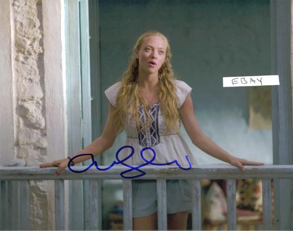 AMANDA SEYFRIED SIGNED 8x10 PHOTO