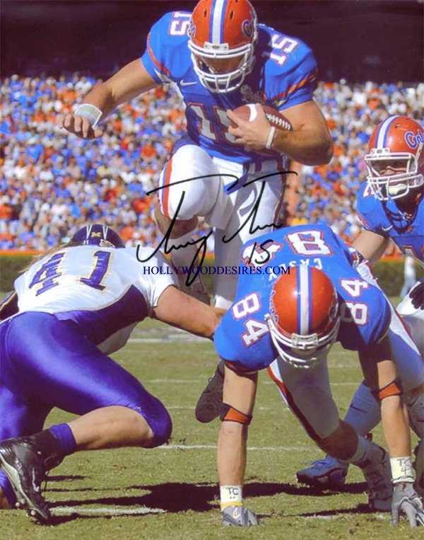 TIM TEBOW AUTOGRAPHED 8x10 PHOTO