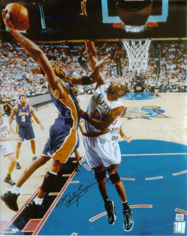 KOBE BRYANT SIGNED 8x10 PHOTO