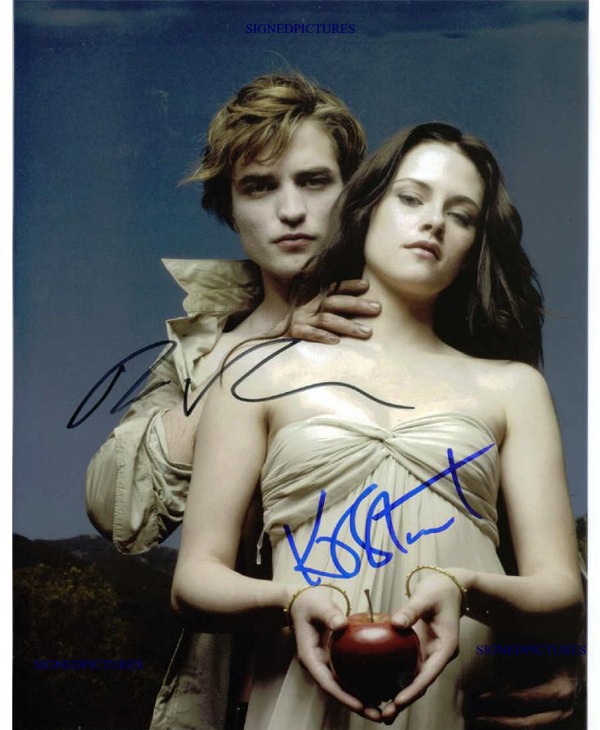 TWILIGHT CAST SIGNED 8x10 PHOTO