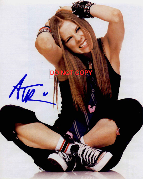 Avril Lavigne Signed Autograph Picture