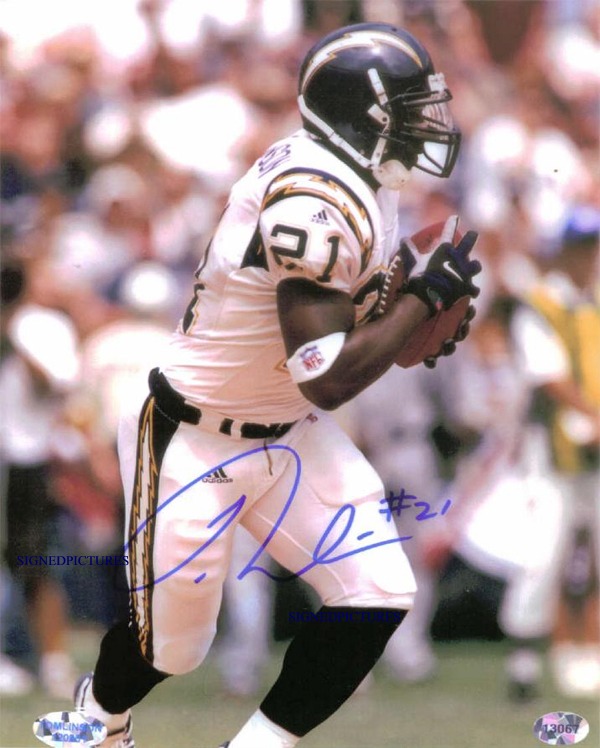 LADAINIAN TOMLINSON AUTOGRAPHED, LADAINIAN TOMLINSON SIGNED 8x10 PHOTO, LADAINIAN TOMLINSON CHARGERS