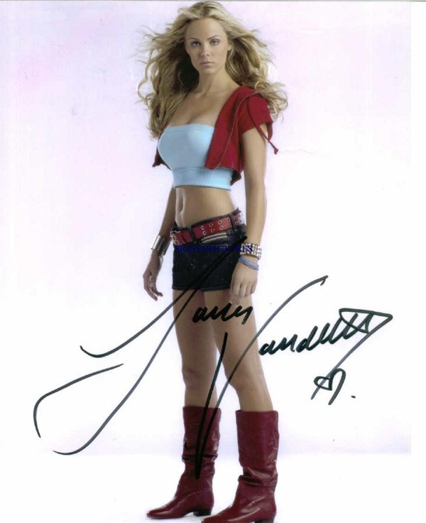 LAURA VANDERVOORT SIGNED 8x10 PHOTO