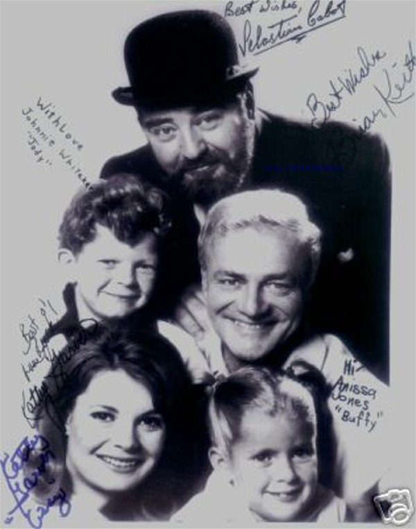 FAMILY AFFAIR CAST SIGNED AUTOGRAPHED 8x10 PHOTO
