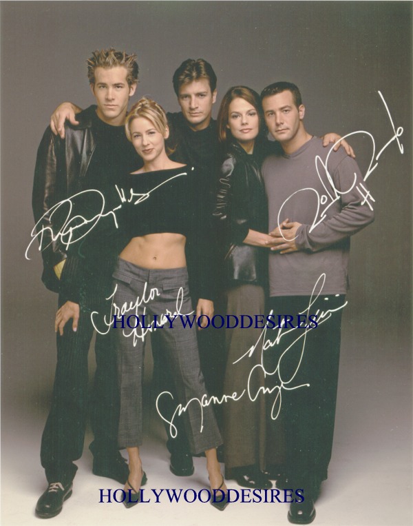 TWO GUYS AND A GIRL CAST SIGNED AUTOGRAPHED 8x10 PHOTO NATHAN FILLION TRAYLOR HOWARD RYAN REYNOLDS +