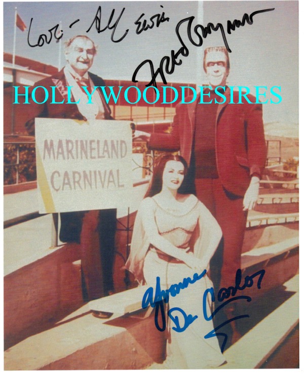 THE MUNSTERS CAST SIGNED AUTOGRAPHED 8x10 PHOTO YVONNE DECARLO, FRED GWYNNE AND AL LEWIS
